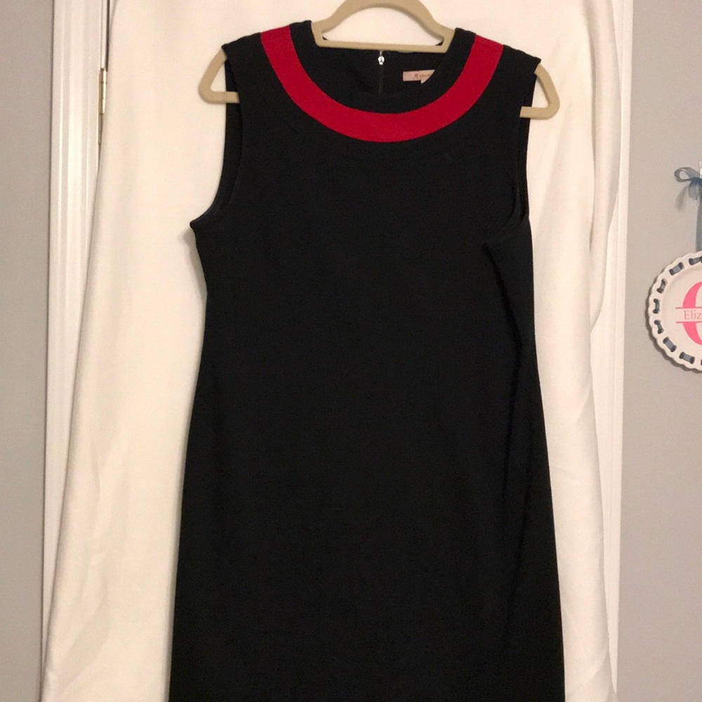 Black and Red Sleeveless Dress
